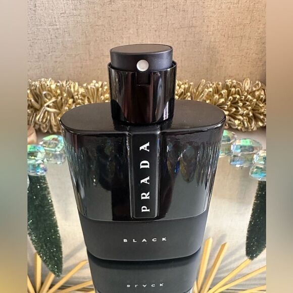 Prada Luna Rossa Black Eau de Parfum - 3.3 fl oz - Bold &
Sophisticated - Picture 10 of 17